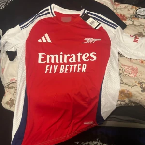 Arsenal tröja - Äkta arsenal tröja i strl S med tagg kvar!