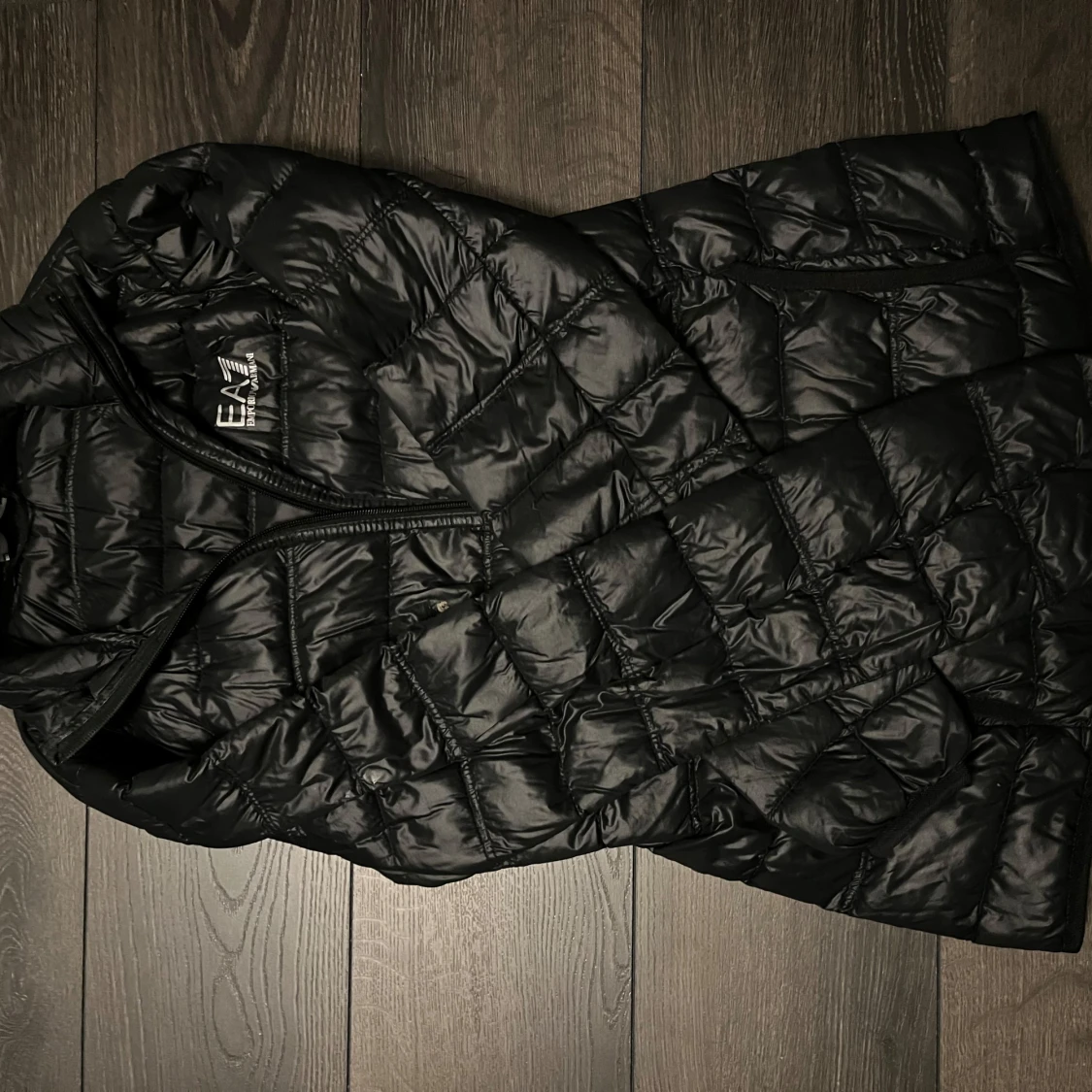 Svart dunjacka från Emporio Armani