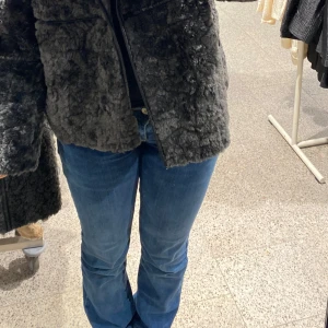 Ltb jeans valerie  - Säljer mina ltb jeans i modellen valerie då dem inte passar. Ingen slitage och inga defekter. Storlek 28/34