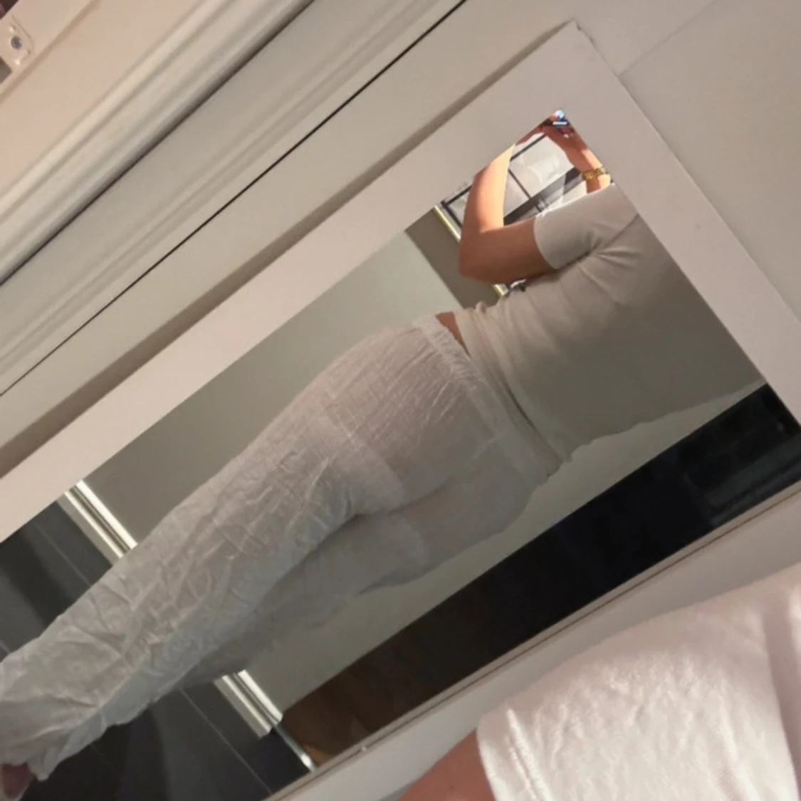 Vita linnebyxor med snörning