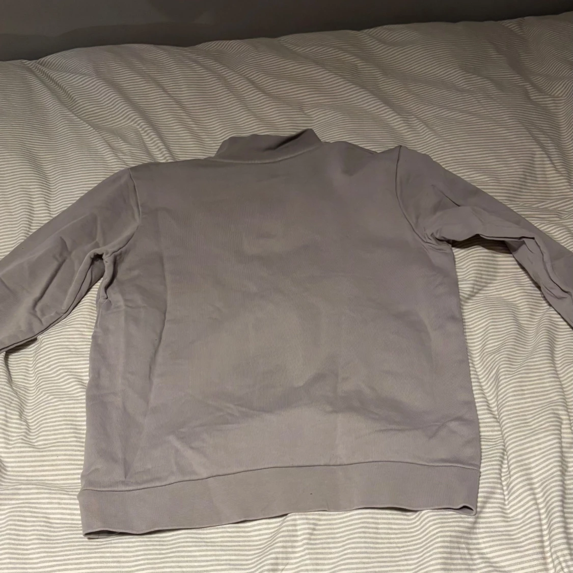 Ljusgrå sail racing halvzip tröja med broderad logga - 1