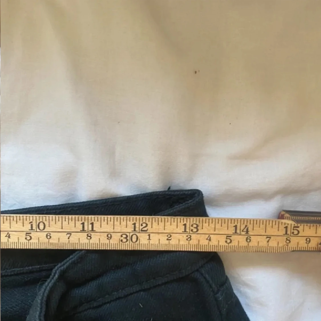 Svart och beige mini kjol med jeansdetaljer - 1