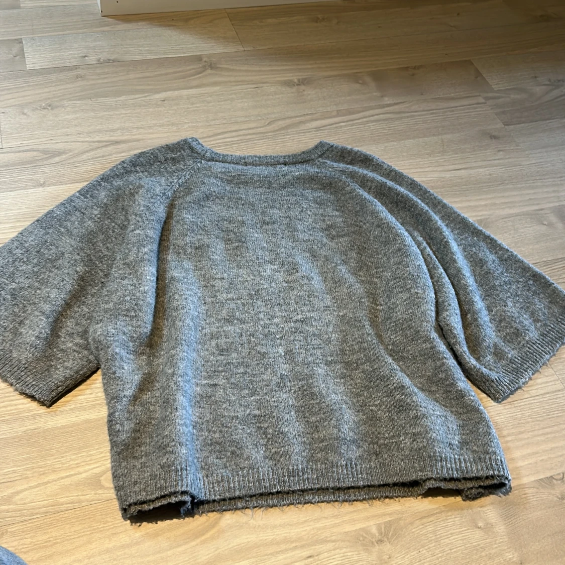 Grå stickad tröja från 157 - 1