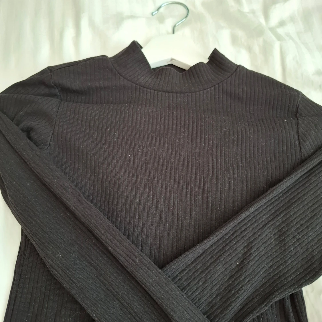 Svart ribbad långärmad tröja från H&M