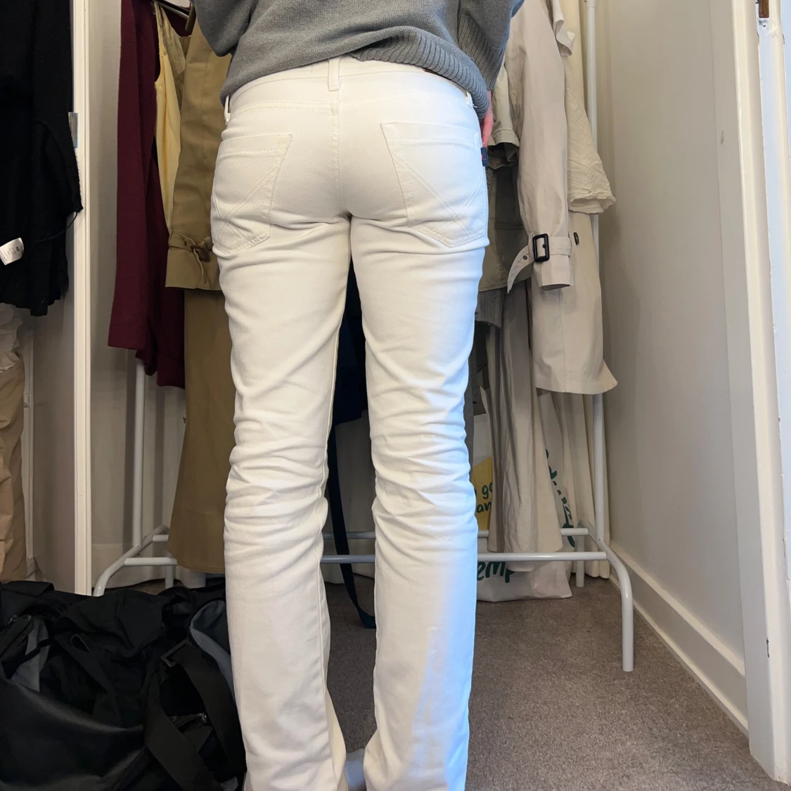 Vita straight jeansbyxor - 2