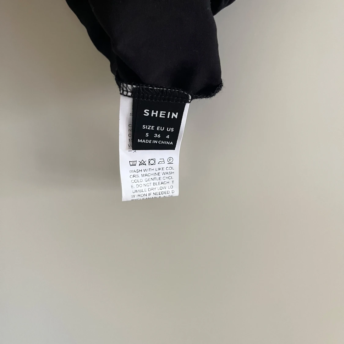 Svart volangig linnetopp från SHEIN - 1