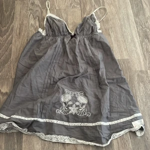 Oddmolly nattlinne - Köpt begagnat men inte använt själv🥰 skulle säga att den är xs/s ☺️ skriv för frågor eller fler bilder