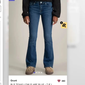 Bootcut jeans - Säljer mina lågmidjade jeans från GRUNT. Så fina men tyvärr för små på mig. Köpt för 649, pris kan diskuteras💗