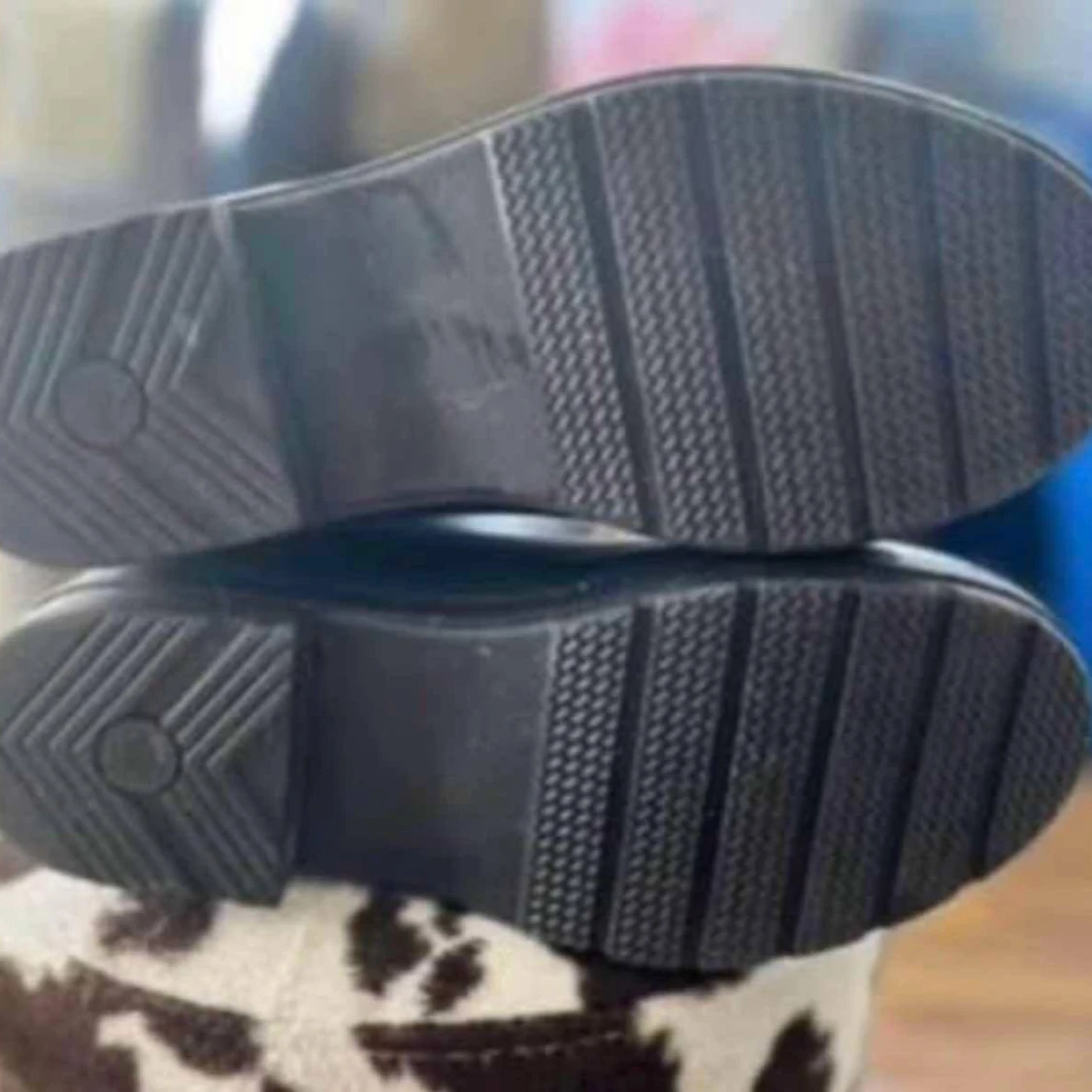 Svarta höga gummistövlar med rosa snörning - 1