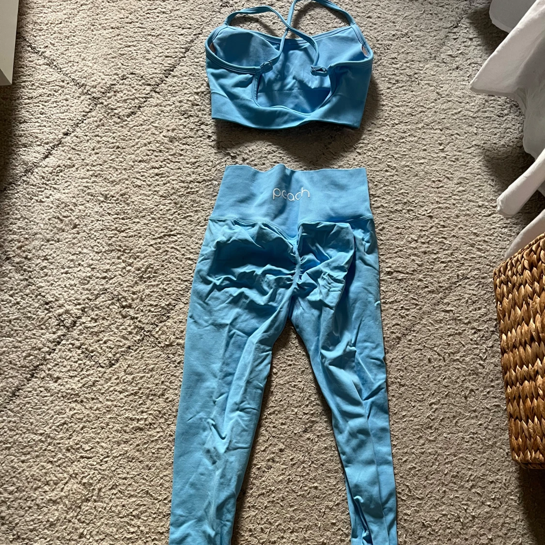 Ljusblå sport-bh och tights från Peach Tights - 2