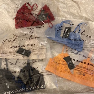 Spets bhar  - Aldrig använda. Nypris 1500kr