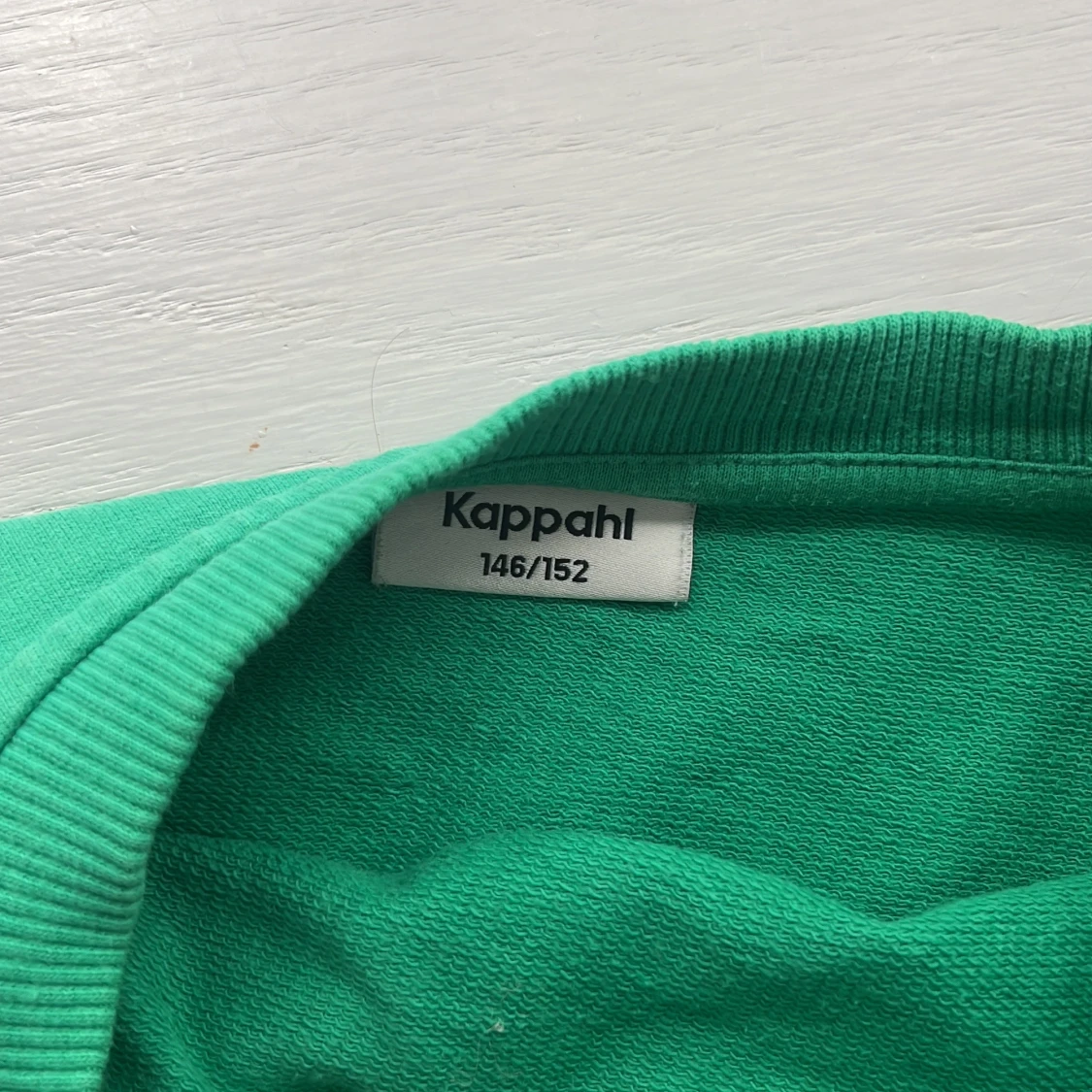 Grön sweatshirt med tryck från Kappahl - 1