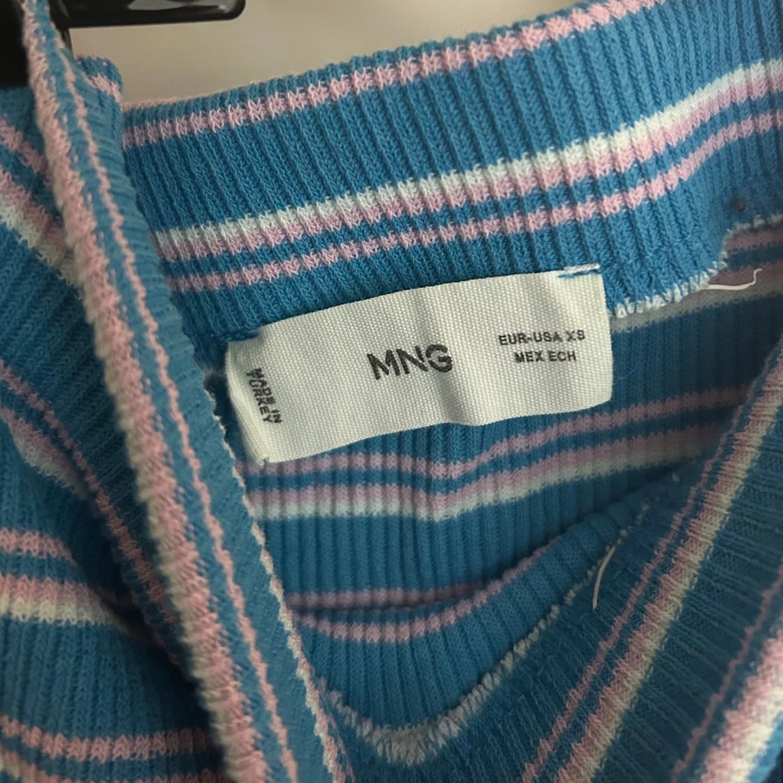 Blå- och vitrandig ribbad topp från MANGO - 1