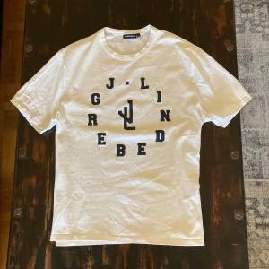 J.lindberg T shirt  - Riktigt snygg och splitter ny tröja, bara testad men fick fel storlek. Nypris 1000kr, skriv om funderingar!