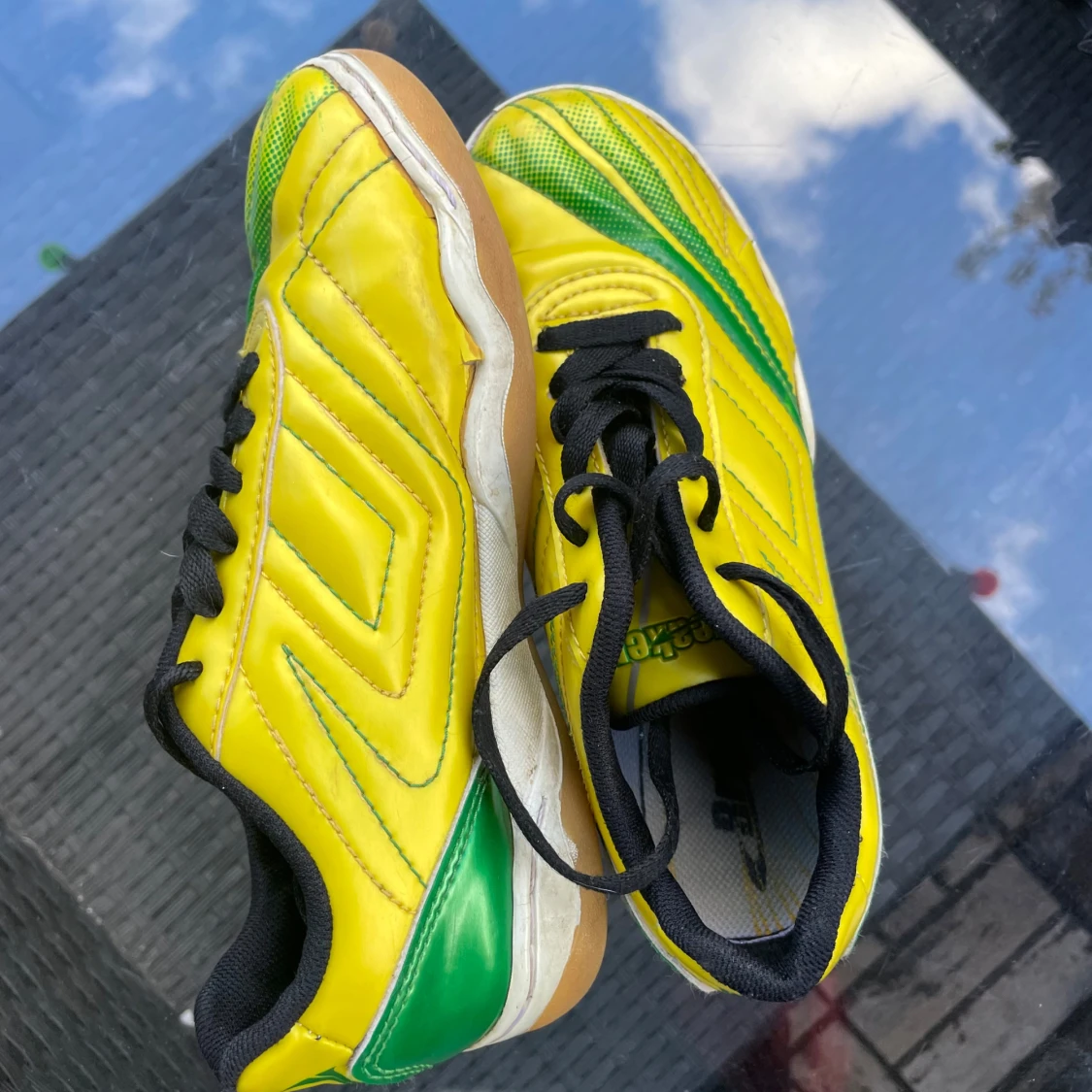 Gula fotbollsskor  - 2