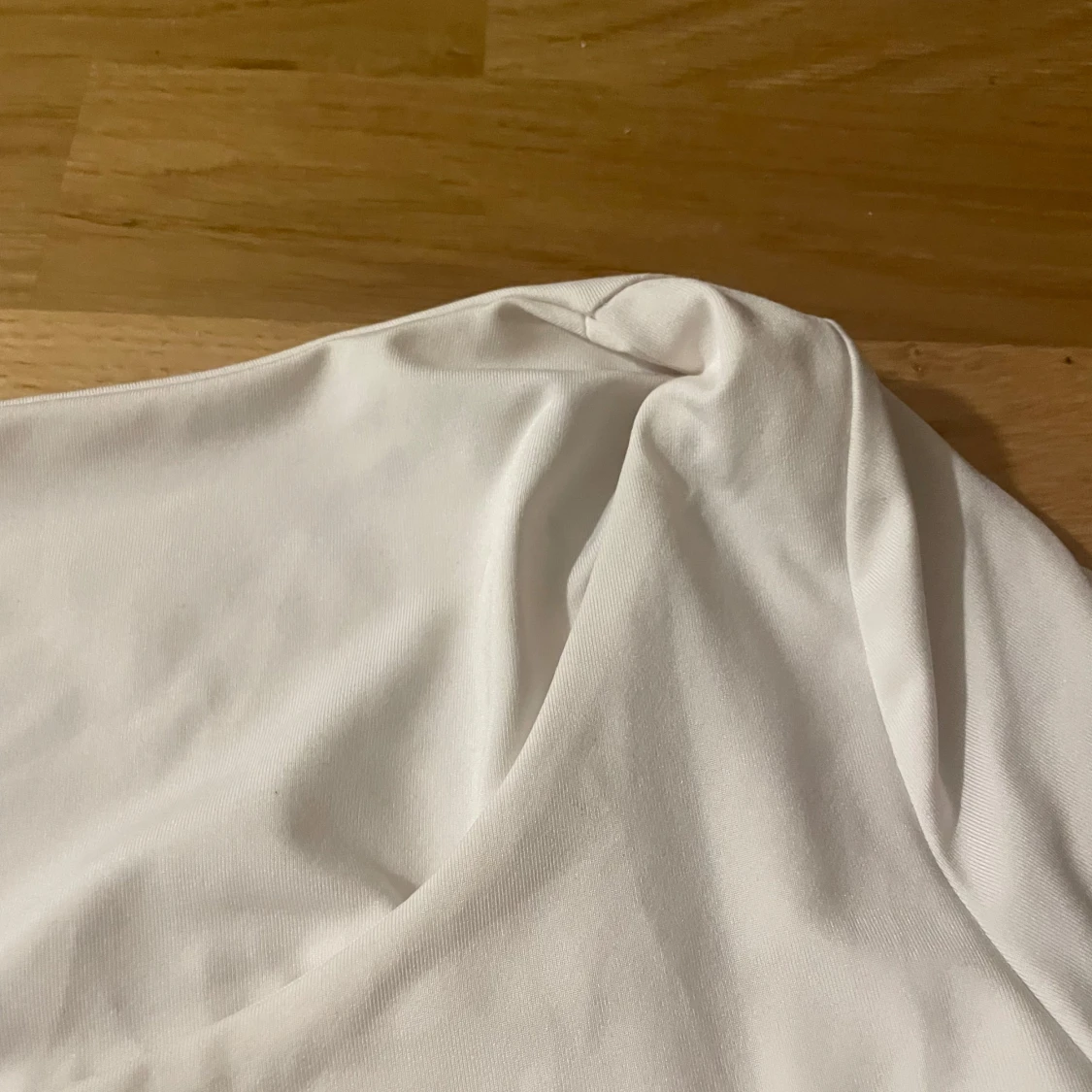 Vit långärmad topp med rund hals - 3