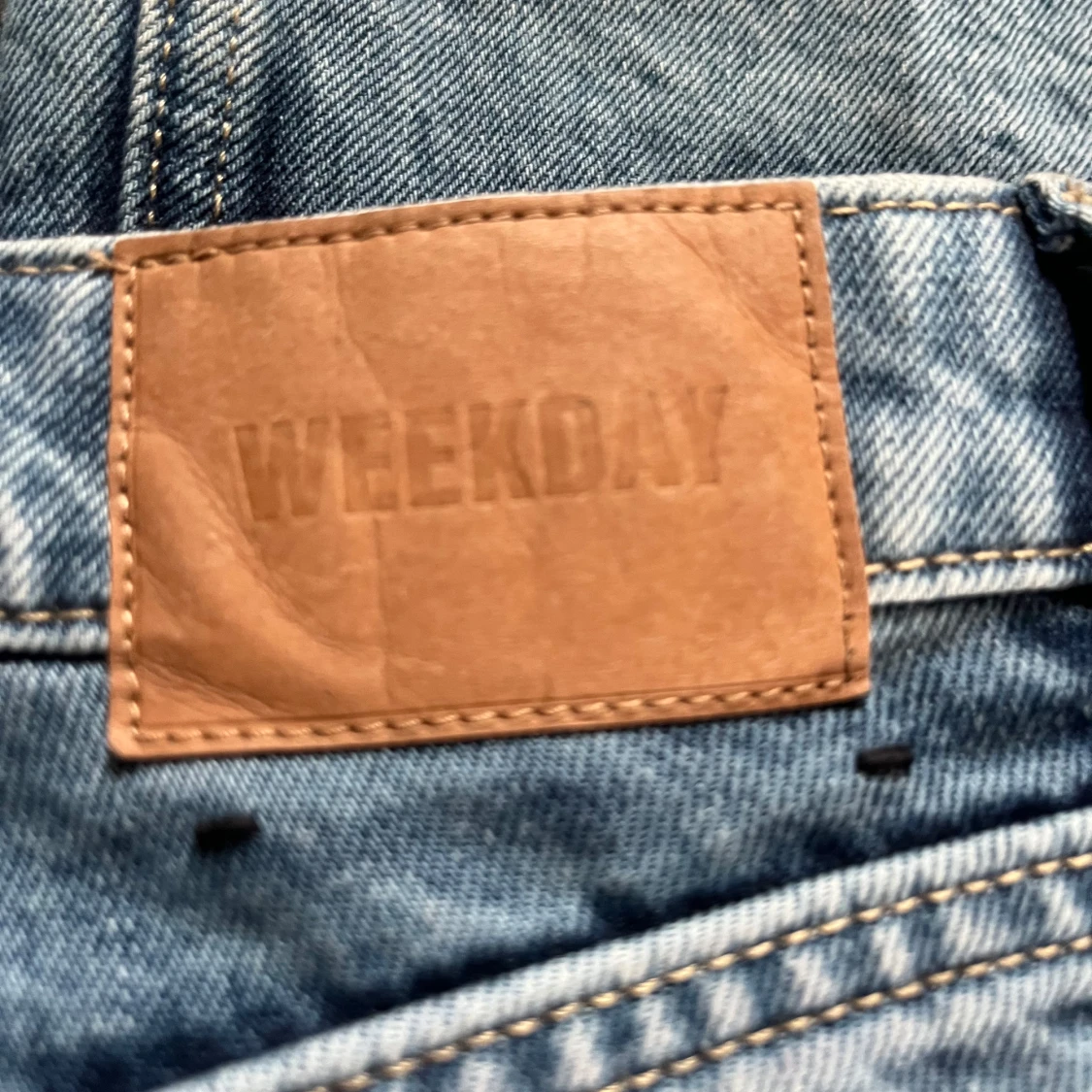 Blå bootcut jeans från Weekday - 3