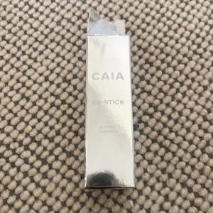 CAIA BB-Stick 20C Natural Radiance - Helt ny BB-Stick från CAIA i nyansen 20C Natural Radiance. Inte använd. Skulle egenteligen lämna tillbaka eftersom det inte är min nyans men fick inte eftersom jag hade öppnat paketet.
