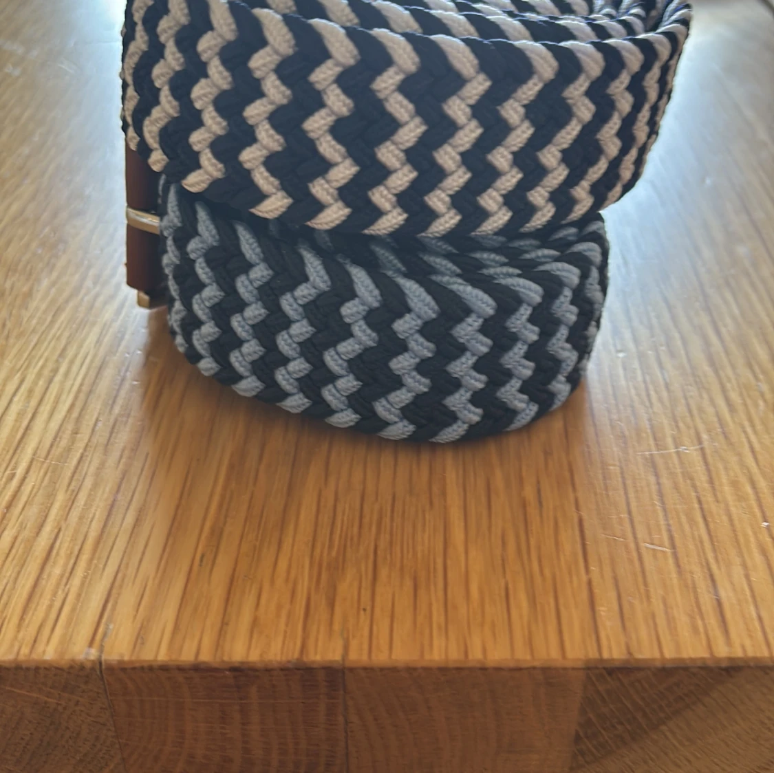 Två flätade bälten med zigzag-mönster - 1