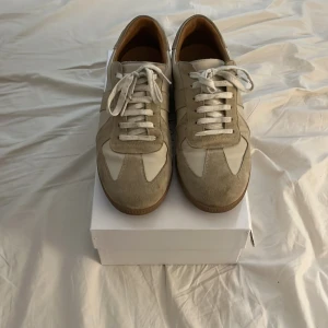 Beige sneakers från Skolyx - Säljer ett par stilrena beige sneakers från Skolyx.