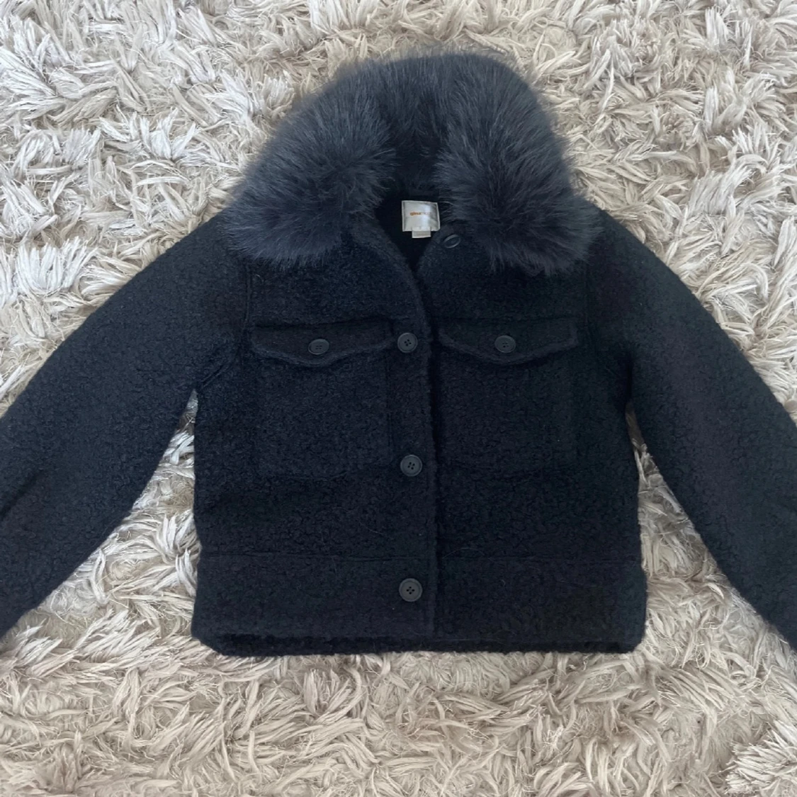 Svart pälsjacka med krage - 1