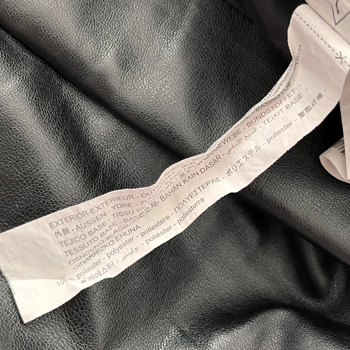 Snygg svart kjol i skinnimitation från Zara - 3