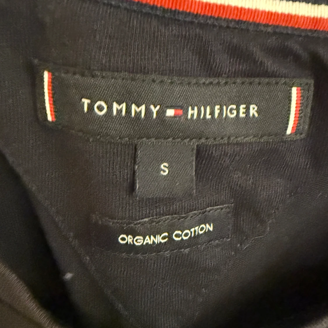 Mörkblå t-shirt från Tommy Hilfiger - 2