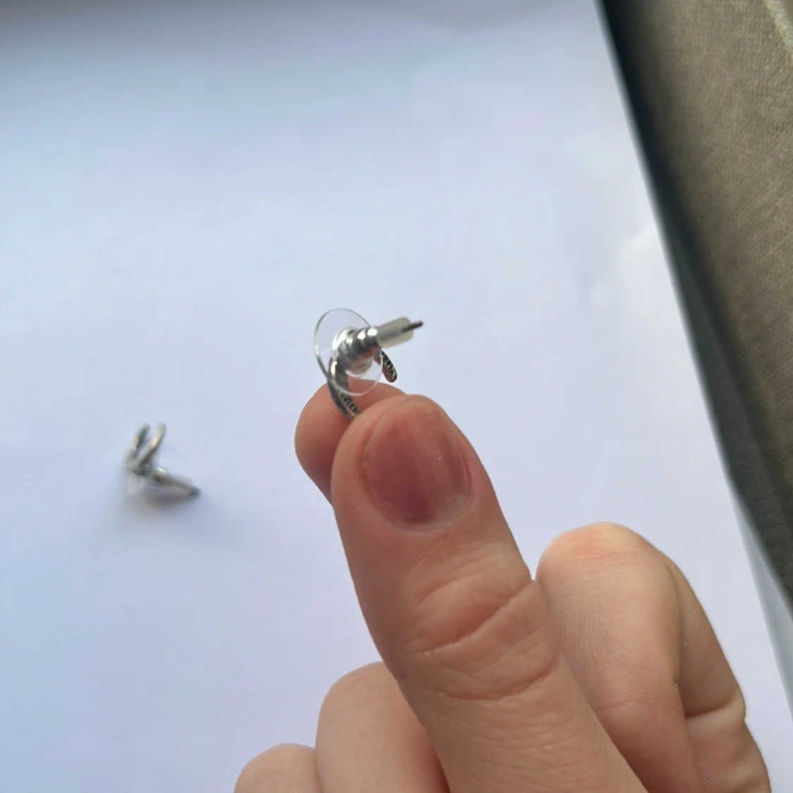 Silverfärgade örhängen i halvmåneform - 2