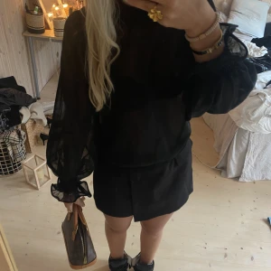 Blus - Super snygg topp i nyskick🥰