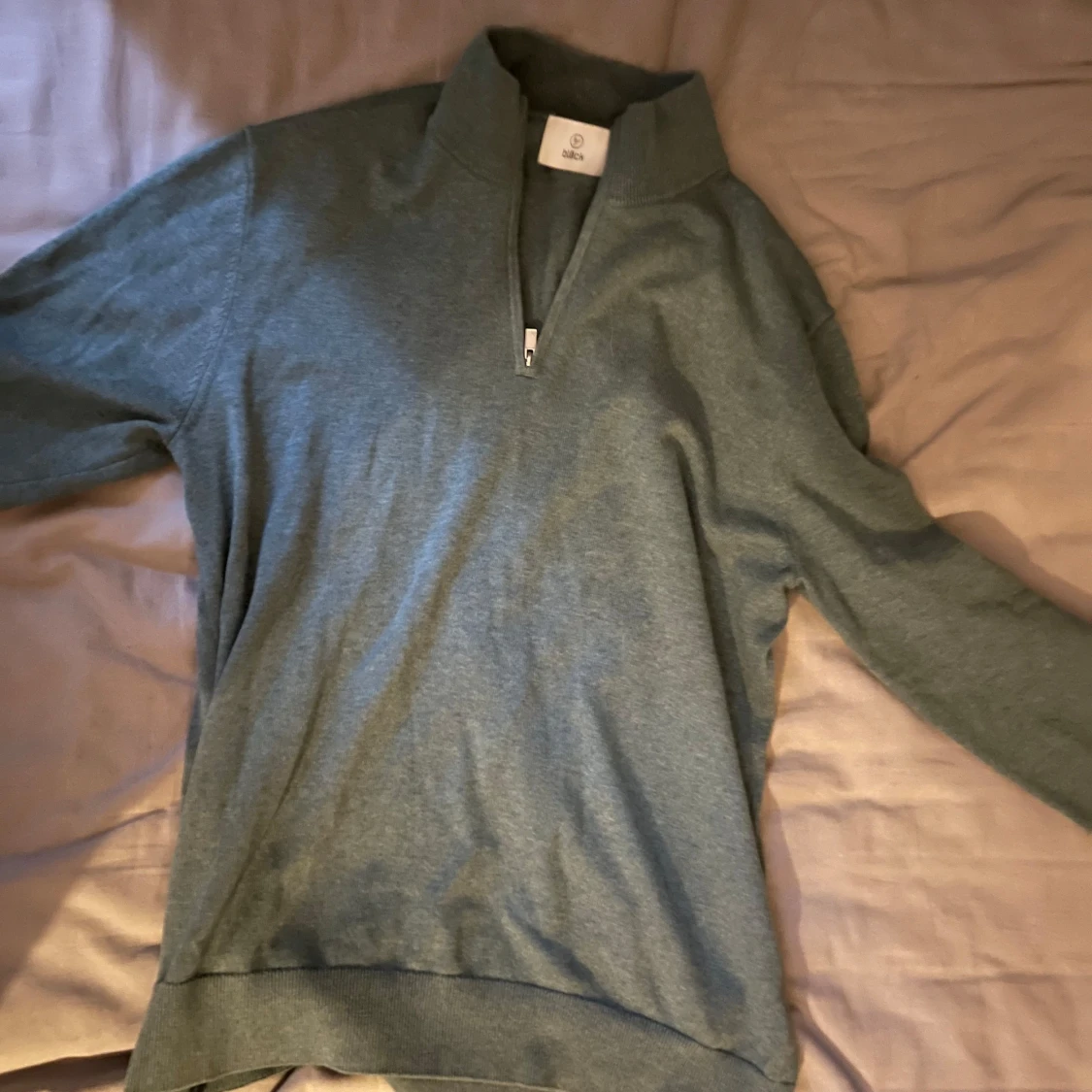 Grön tröja med dragkedja från Bläck