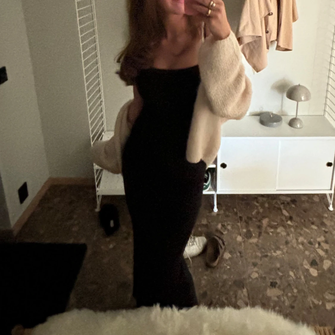 Svart tajt klänning