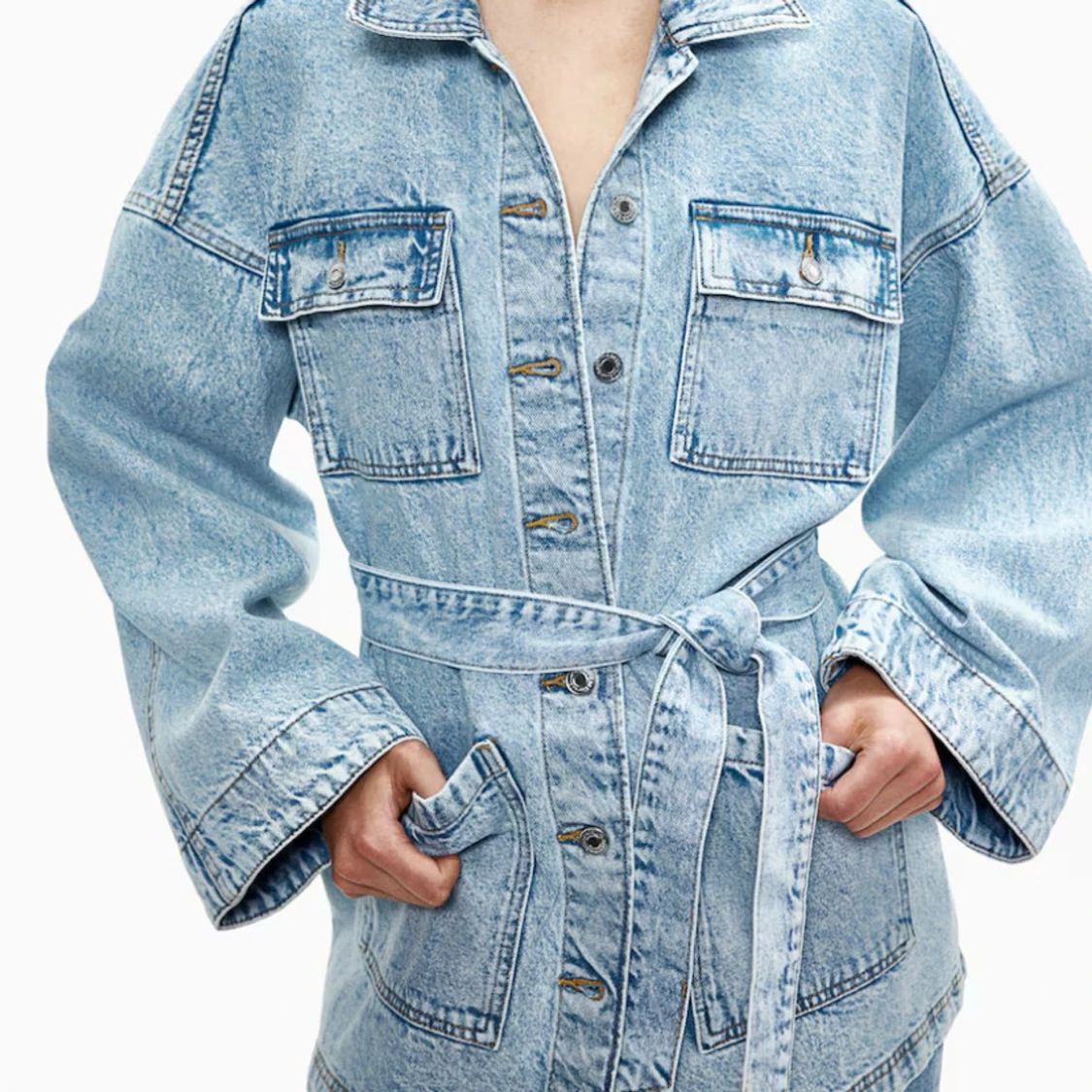 Ljusblå jeansjacka med bälte - 1