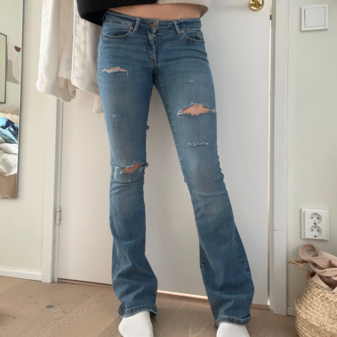 Slitna lågmidjade bootcut jeans