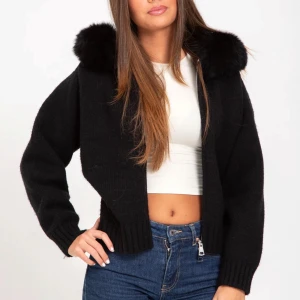 Alessa jacka - Säljer min jacka från alessa som knappt kommit till användning