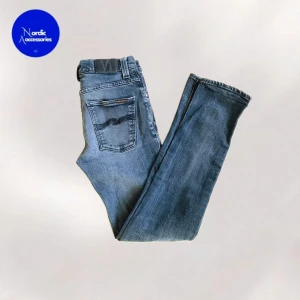 Nudie Jeans - Nudie jeans i storlek 29/32. Modellen grim Tim. Sitter snyggt slim. Hör av er vid fler frågor!