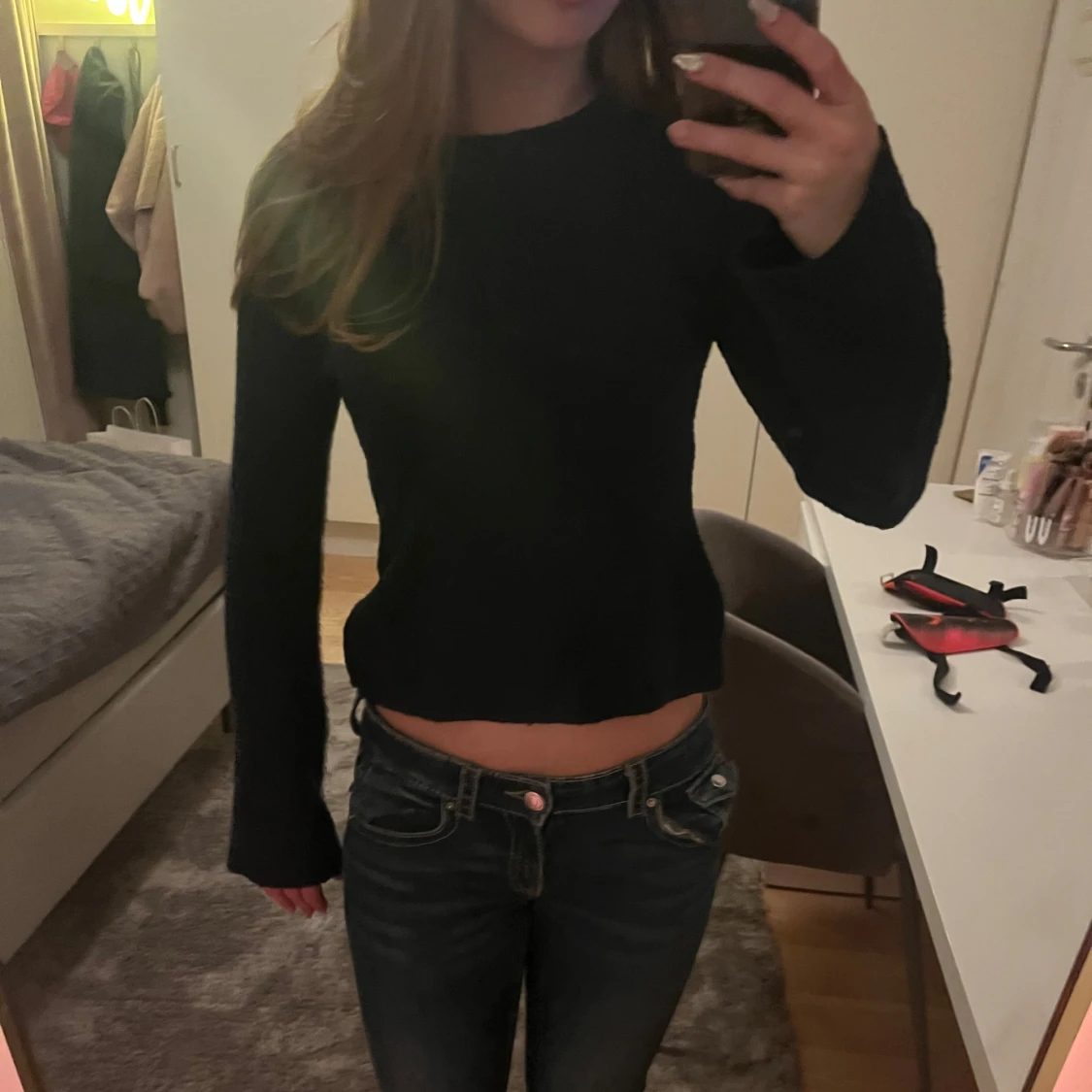 Mörkblå tröja - 1