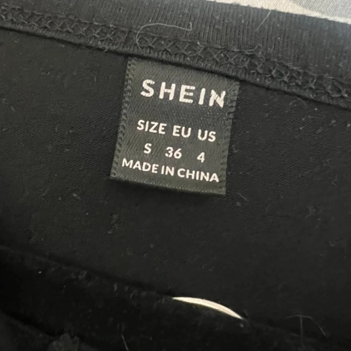 Svart t-shirt från Shein - 2