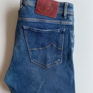 Jacob Cohen - Tja säljer mina feta Jacob Cohen jeans. Sparsamt använda. Stilrena. Modell 688. Perfekt för både vardag och fest! Pris kan diskuteras