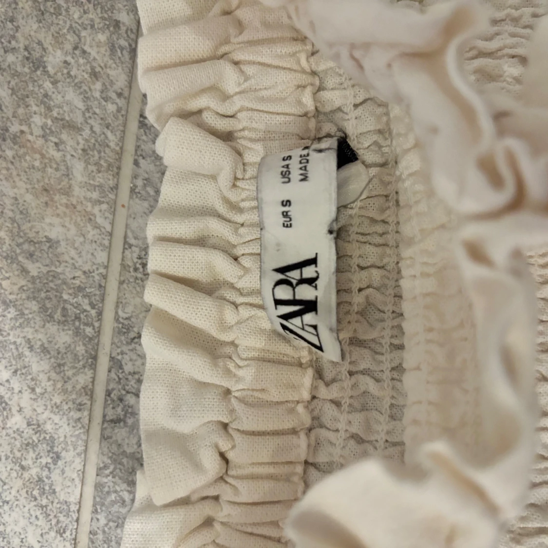 Beige/Vit kjol från Zara - 2