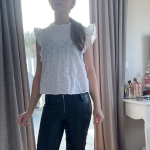 Vit blus  - Kommer inte till användning 