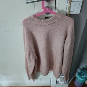 Stickad tröja  - Jätte fin, knappt använd💗