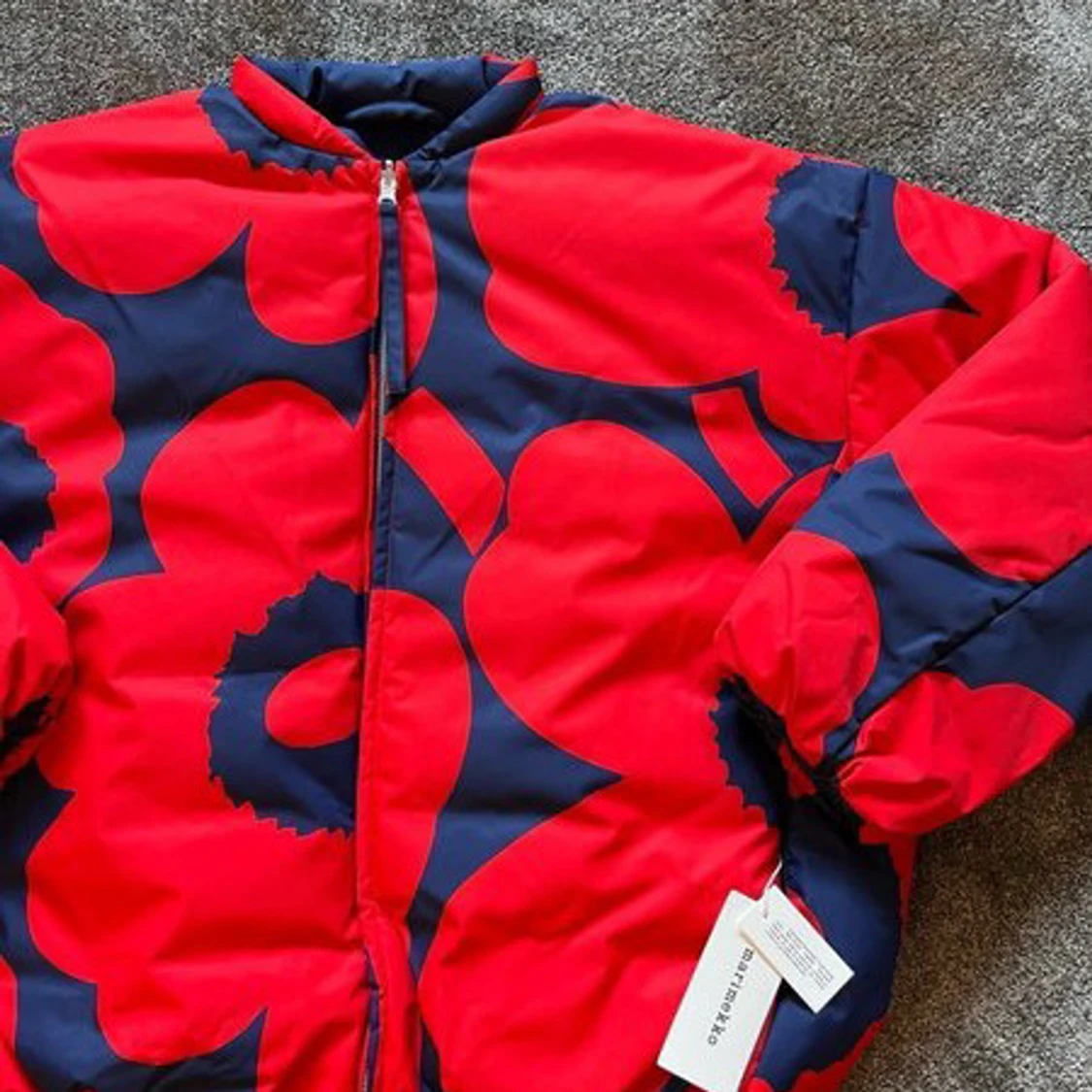 Röd och blå blommig jacka från Marimekko  - 1