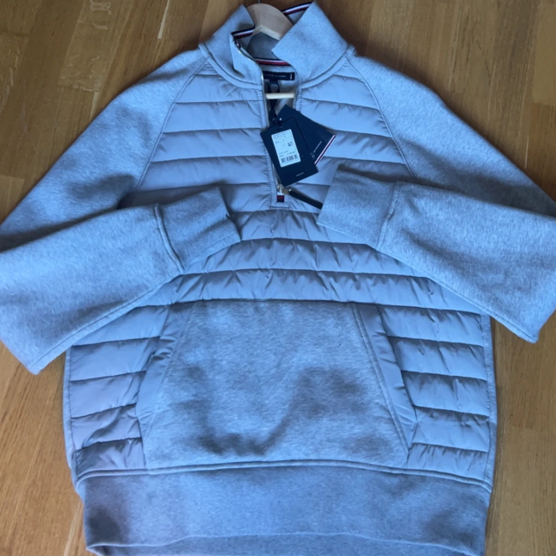 Grå tröja från Tommy Hilfiger