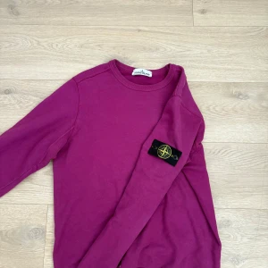 Stone Island tröja  - Snygg Stone Island tröja i bra skick, äkta. Kan skicka fler bilder vid begäran.