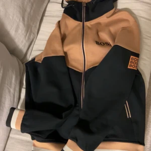 Hugo Boss dress - Hugo Boss dress i bra skick. Sparsamt använd. Storlek M 
