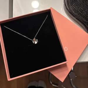 Halsband  - Helt nytt halsband som jag aldrig använt. 