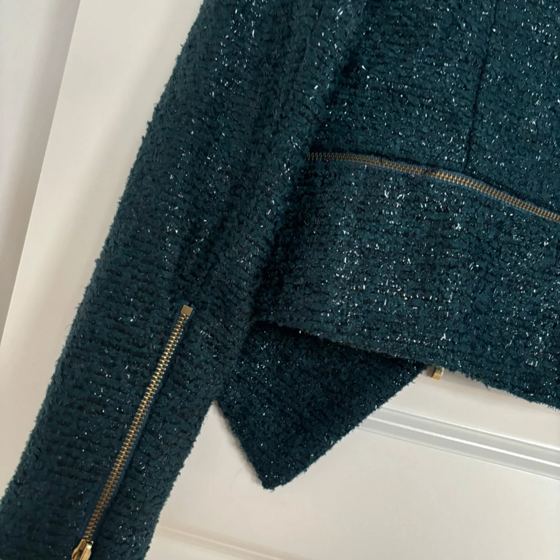 Mörkgrön kavaj med dragkedjedetaljer - 4