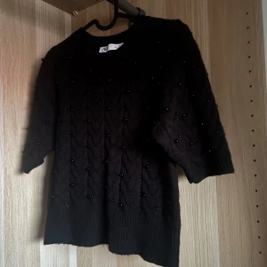 Svart stickad tröja från Zara - Aldrig använd