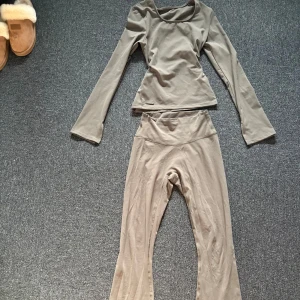 Tränings sett - Super nice träningssett!!🌸mörkare än på bilderna, då det var väldigt ljust