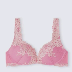 Rosa spets-bh - Säljer en söt rosa bh med ljusrosa spetsdetaljer och blommigt mönster. Den är knappt använd eftersom den är liten för mig, väldigt bra skick